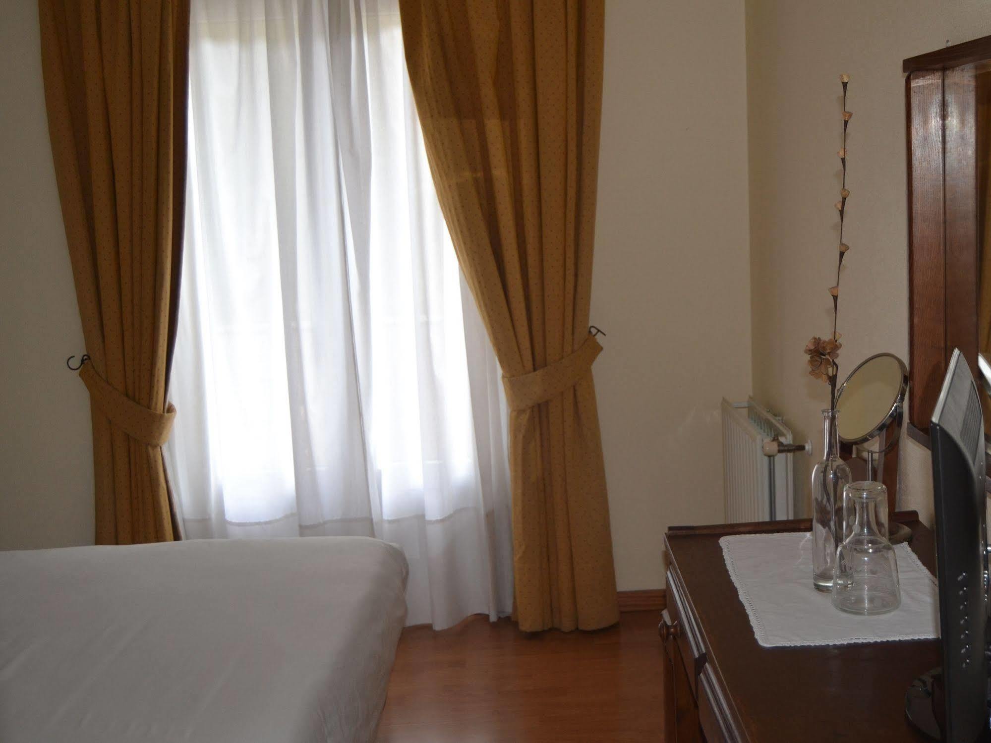 Hotel Carvalho Araujo Geres Exterior photo